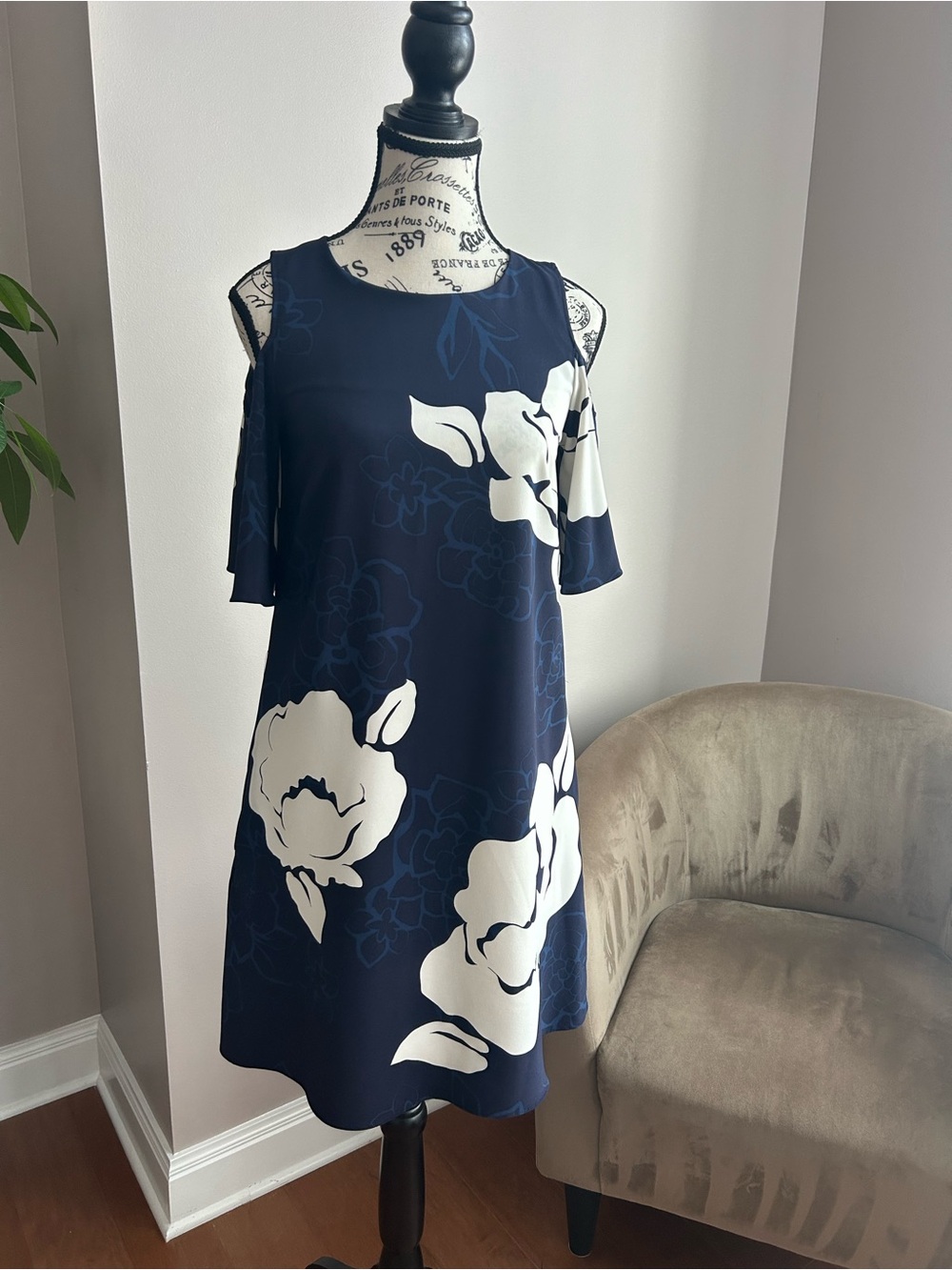 Laundry by Design Navy Floral Cold Shoulder Shift Dress XS